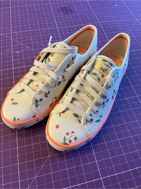 NWOB Keds Size 8 strawberry sneakers